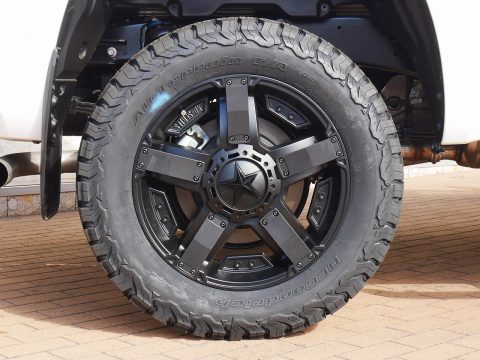 Ｈ３１　タンドラ　４ＷＤ　クルーマックス　ＳＲ５　リフトアップ　アルパイン11インチ　大画面　ロックスター２０インチ (1)